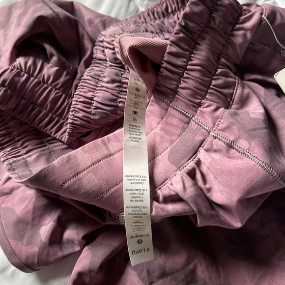LULULEMON HOTTY HOT SHORT 4" *LINED INCOGNITO CAMO PINK TAUPE SIZE 4 TALL NWT - Picture 11 of 15